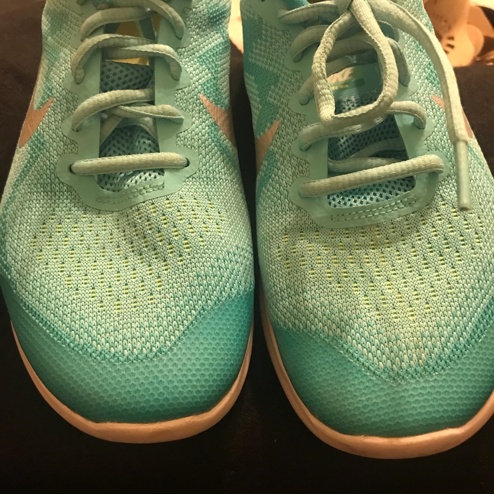 Girls Nike Free Running Shoes - Picture 7 of 7